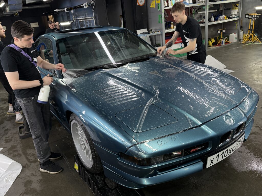 Оклейка капота BMW Alpina B12 5.7 E31 полиуретановой пленкой