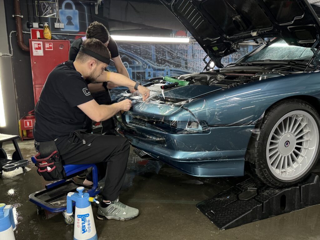 Подготовка элементов BMW Alpina B12 5.7 к сборке после оклейки